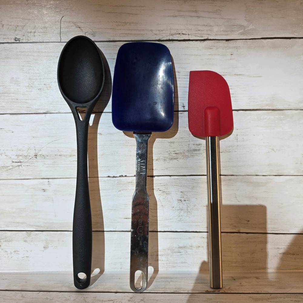 Oneida‎ & Staub Kitchen Utensil Lot 3pc Silicone Spatulas Nylon Spoon Multicolor